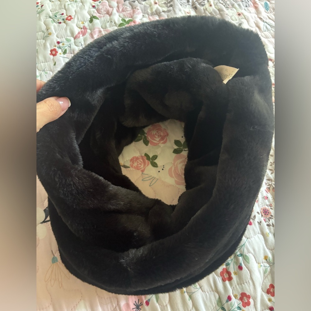 Luxurious Black Faux Fur Infinity Scarf